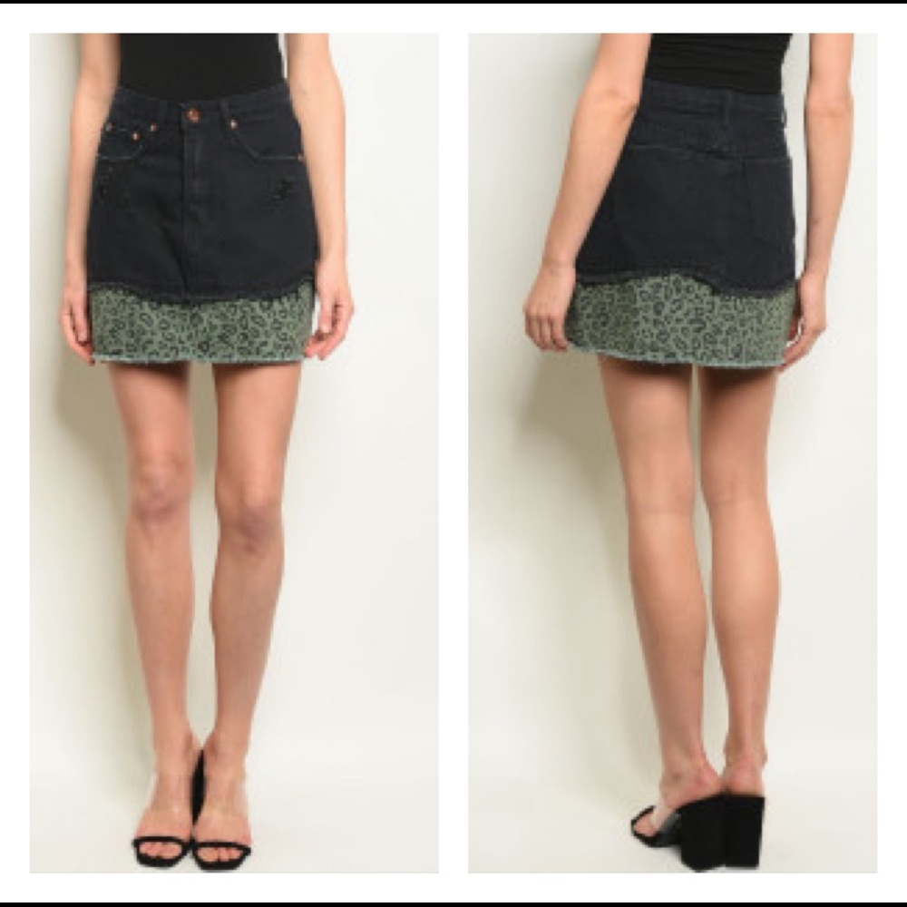 🍓deal🍓 “Luminary” Black leopard mini skirt